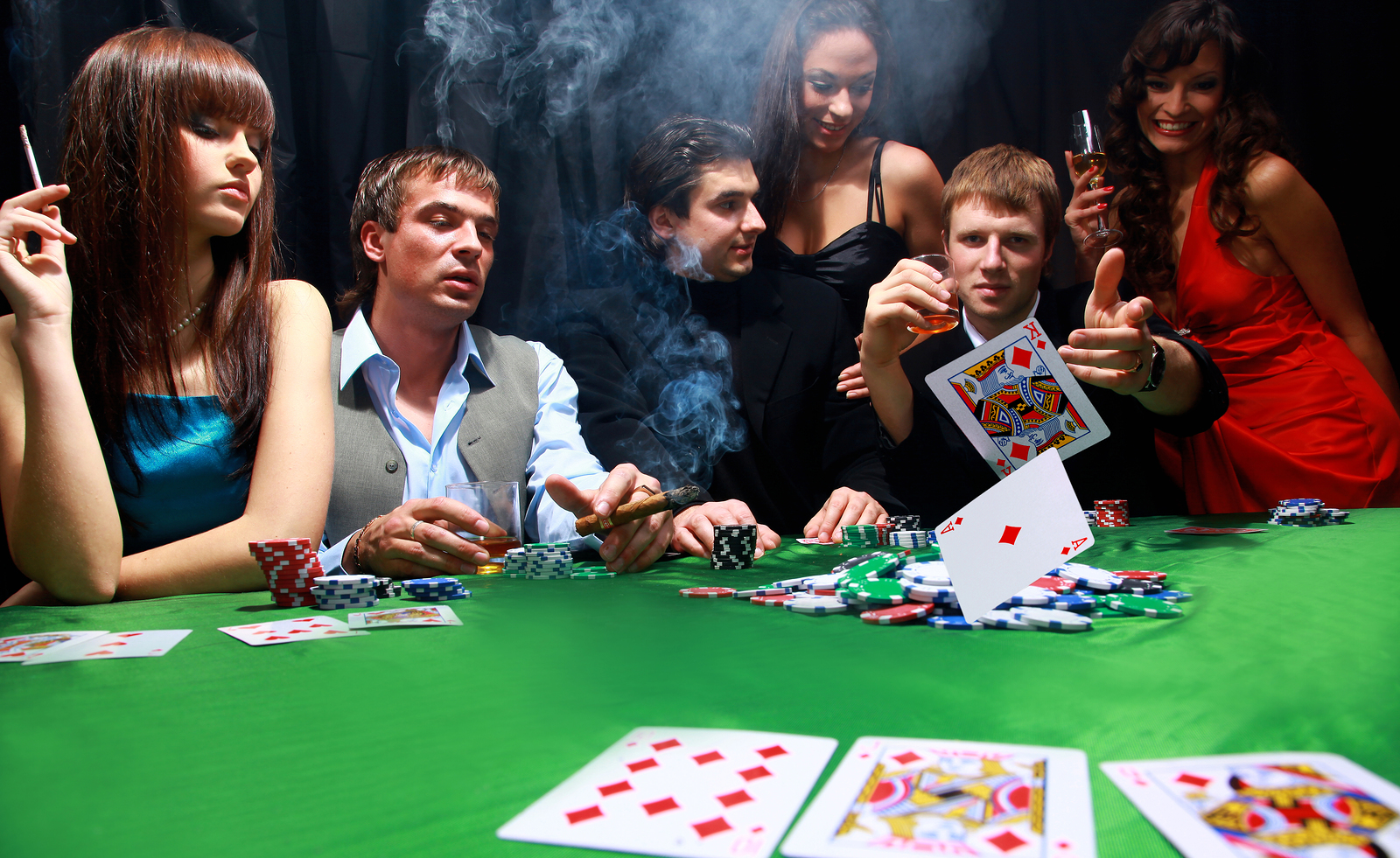 Reasons to Play Online Poker