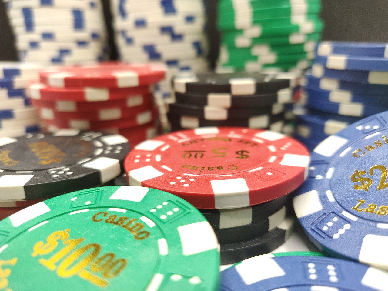 Why Is Poker Online So Popular?